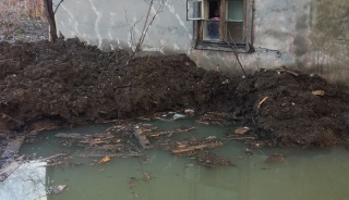 Жители Елшанки боятся обрушения дома из-за подтопления