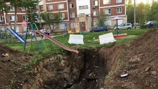 В Балакове на детской площадке раскопали «дорогу в ад» В Балакове на детской площадке раскопали «дорогу в ад»