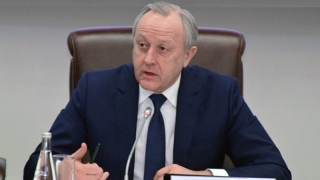 Губернатор Радаев поручил решить проблему с отменой авиарейсов в Саратове