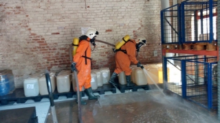 В Энгельсе на складе «Роберт Бош Саратов» разлилась соляная кислота В Энгельсе на складе «Роберт Бош Саратов» разлилась соляная кислота