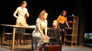 В театре драмы «Фабричные девчонки» устраивали личную жизнь вопреки коммунистической морали