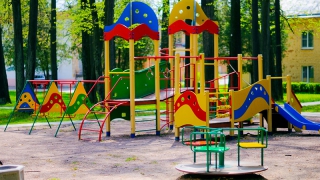 В Саратове на детской площадке две девочки стали жертвами растлителя В Саратове на детской площадке две девочки стали жертвами растлителя