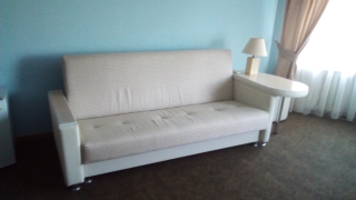 Хозяйка гостиницы лишилась мебели за полумиллионный долг Хозяйка гостиницы лишилась мебели за полумиллионный долг