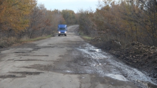 В Калининском районе засыплют самые опасные ямы, чтобы не закрыли междугородний маршрут
