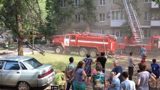 Очевидцы: Из горящей пятиэтажки на Заречной эвакуировали людей с ожогами и без сознания