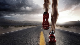 Саратовский бегун выиграл серебро «Северной столицы» Саратовский бегун выиграл серебро «Северной столицы»