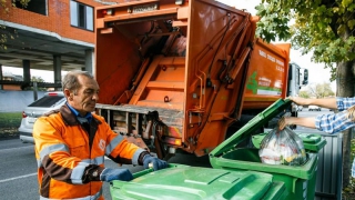 Старый мусор с контейнерных площадок Саратова обещают вывезти за неделю