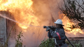 В Саратовском районе сгорели жилой дом и два автомобиля