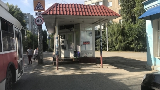 На конечной остановке троллейбуса №5 снесли мини-магазин На конечной остановке троллейбуса №5 снесли мини-магазин