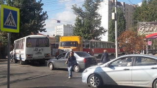 В центре города массово остановились трамваи
