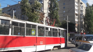 Из-за поломки вагона в центре Саратова массово встали трамваи