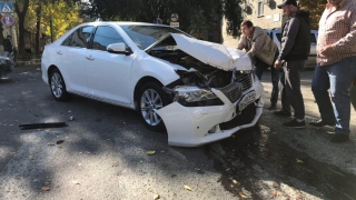 В столкновении «Тойоты» и «Калины» в центре Саратова пострадала женщина