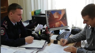 Депутата Анидалова в облдуме поджидали сотрудники полиции