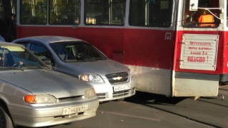 Авария на Слонова парализовала движение двух трамвайных маршрутов Авария на Слонова парализовала движение двух трамвайных маршрутов