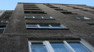 В Балакове желавший погулять мальчик упал из окна на 4-м этаже