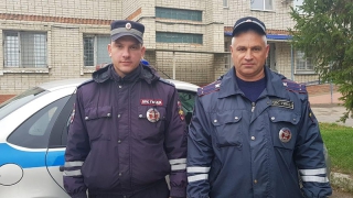 Татищевские автоинспекторы устроили скоростную доставку беременной до больницы