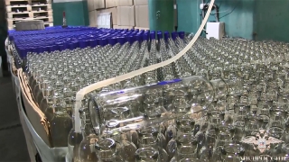 В Ленинском районе полиция обнаружила подпольный цех по производству водки