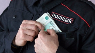 В Заводском районе полицейский попался на взятке 2100 рублей