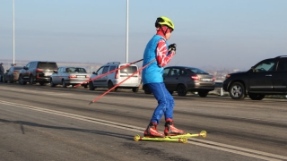 Дорогу к аэропорту в Сабуровке откроют дети на велосипедах и лыжероллерах