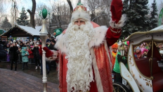 Стала известна дата приезда в Саратов главного Деда Мороза страны