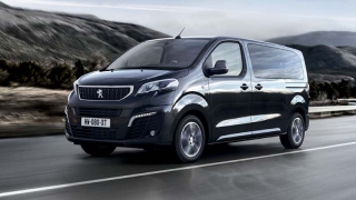 Для саратовских чиновников покупают черную иномарку за 2,5 млн рублей Для саратовских чиновников покупают черную иномарку за 2,5 млн рублей