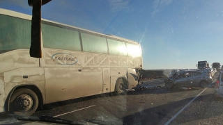 В Энгельсском районе легковушка с ребенком в салоне врезалась в автобус В Энгельсском районе легковушка с ребенком в салоне врезалась в автобус