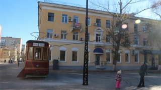 Пешеходную зону в Саратове украсили старым трамвайным столбом