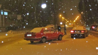 На Чернышевского лихач на «Фольксвагене» протаранил встречный «Мерседес» На Чернышевского лихач на «Фольксвагене» протаранил встречный «Мерседес»