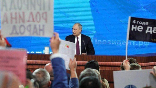 Путин рассказал о росте цен на бензин, пенсионной реформе и своей свадьбе