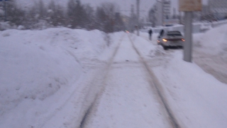 Трамвай маршрута №4 застрял из-за снега на путях