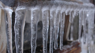 В Ленинском районе ночью сосулька упала на голову прохожей В Ленинском районе ночью сосулька упала на голову прохожей