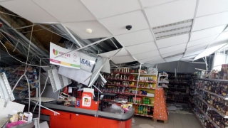 В Вольске под тяжестью снега провалилась крыша магазина «Магнит»