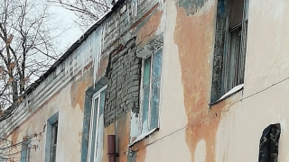 У двухэтажки на Танкистов начала рушиться стена из-за протечки крыши