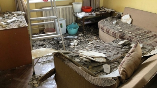 В доме на Московской упавший из-за протечек потолок раздавил диван