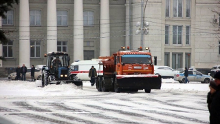 Федеральные ведомства привезли в Саратовскую область 80 машин для уборки снега