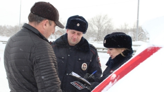 В Саратове полицейские устроили массовый опрос шоферов о работе ГИБДД В Саратове полицейские устроили массовый опрос шоферов о работе ГИБДД