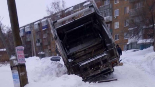Нечищеные дороги в Вольске ведут к мусорному бедствию