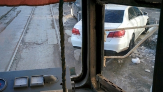 Трамваи маршрутов №9 и №10 встали из-за припаркованного у рельсов Трамваи маршрутов №9 и №10 встали из-за припаркованного у рельсов