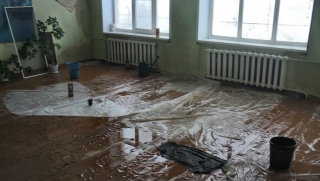 В школе села Хватовка протекающая крыша привела к разрухе в кабинетах