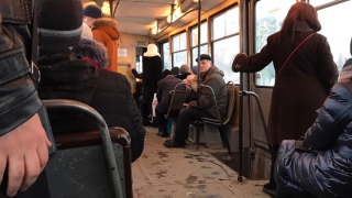 Трамваи маршрута №3 встали из-за схода вагона с рельсов Трамваи маршрута №3 встали из-за схода вагона с рельсов