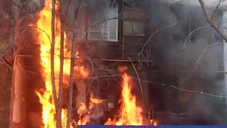 В центре Саратова горела двухэтажка. Видео