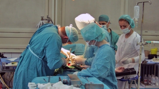 В Саратове пациентка впала в кому во время липосакции и умерла