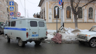 В центре Саратова на улице упал пешеход и умер