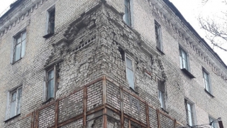 В Саратове у 4-этажки обрушилась стена, у двухэтажки в Тепличном – потолок