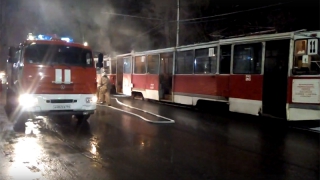 На Астраханской пожарные тушили загоревшийся трамвай  