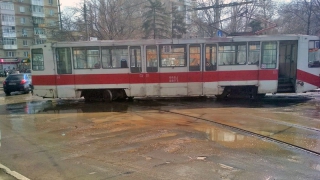 В Саратове маршруты 4 трамваев и 3 троллейбусов встали из-за аварии