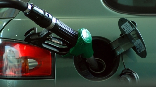 Власти и нефтяники подписали соглашение о «заморозке» цен на бензин
