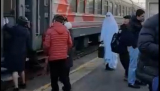 В Саратове на перроне вокзала заметили «привидение». Полиция готовит комментарий