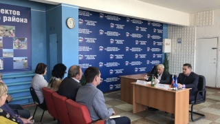 Василий Максимов обсудил с саратовской общественностью проблему привлечения медиков в районы