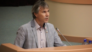 Депутат Рогожин назвал систему тарифов ФОМС обманной, а оптимизацию — бездушной